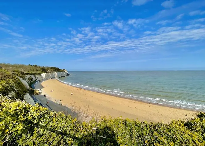 Nickleby Nook By The Sea - Meters To The Beach!