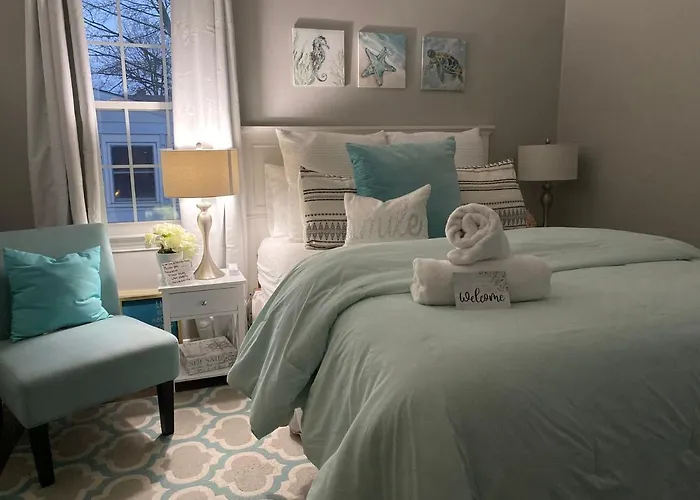 Cozy, Upstairs Apartment Pets Welcome With Fee Family Friendly Close To Everything