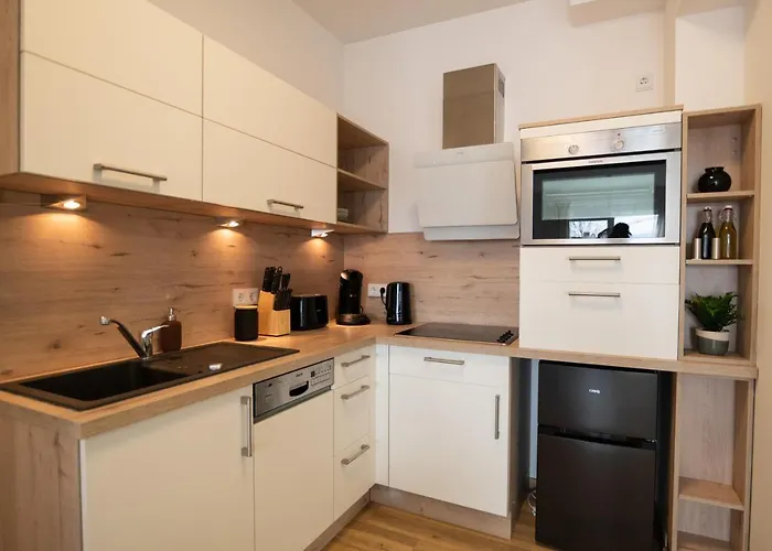 Dwellstay - Modernes Apartment I 55Qm I 2 Zimmer I Kueche I Bad I Terrasse I Tv I Wlan