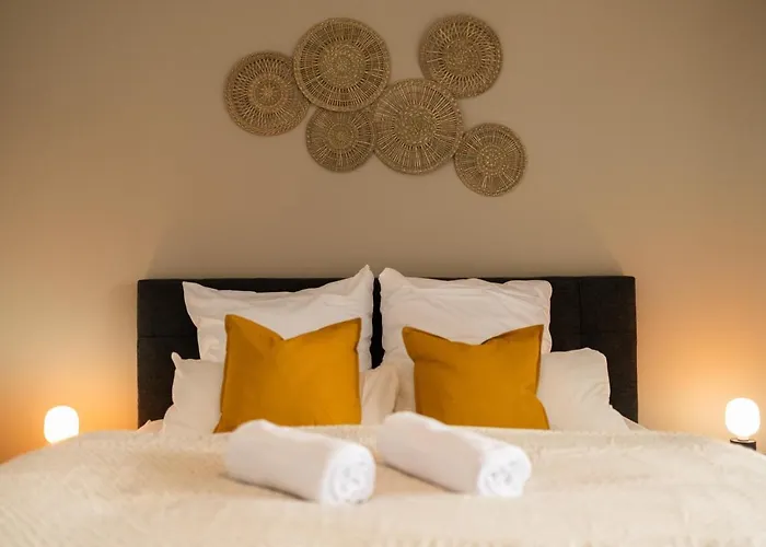 Dwellstay - Modernes Apartment I 55Qm I 2 Zimmer I Kueche I Bad I Terrasse I Tv I Wlan