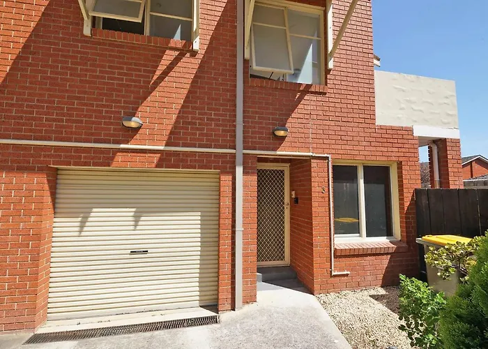 Hidden Gem 1-Bedder In Box Hill Prime Location