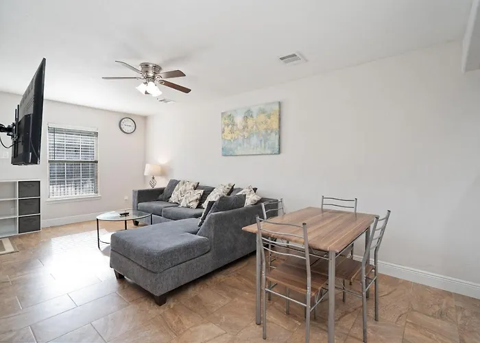 Pristine & Exquisitely Designed Apt 7 Min From Tx Med Center