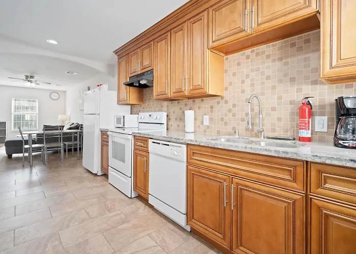 Pristine & Exquisitely Designed Apt 7 Min From Tx Med Center