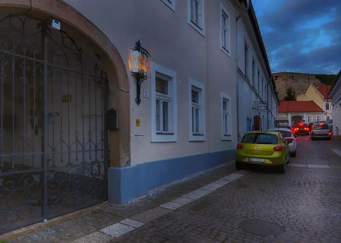 Demetrovics Udvarhaz