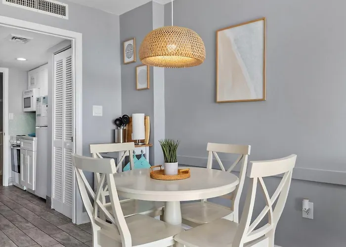 Cottage By The Sea - Renovated Oceanview Condo