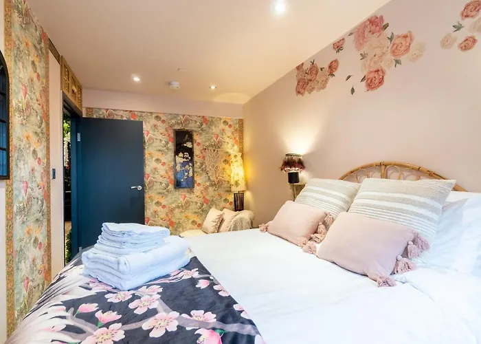 The Emerald Suite By Margate Suites