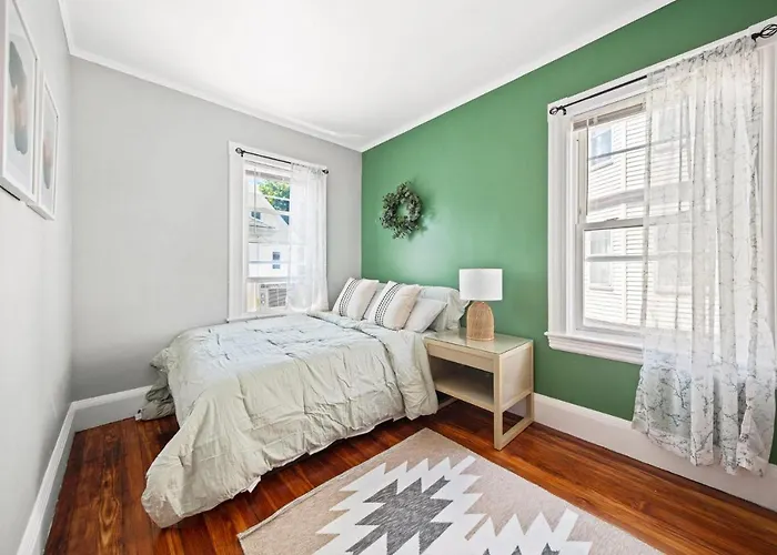 Cozy Rooms In 5Br Apt Near Charming Oak Square