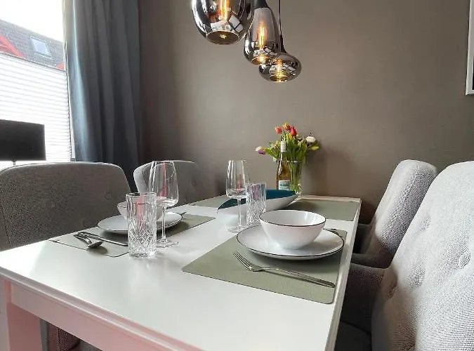Altbaucharme Deluxe Mit Balkon In Zentraler Lage