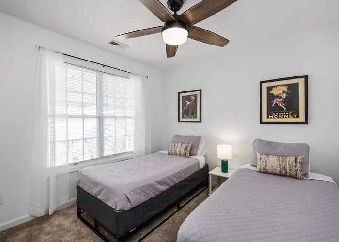 Dtgem-Selfcheckin-Rainshower-300M-Parking-Walkable