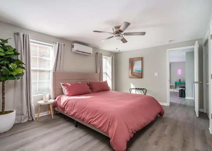 Cozy 1 Bed Apt Near Five Points! Bring Your Pets!