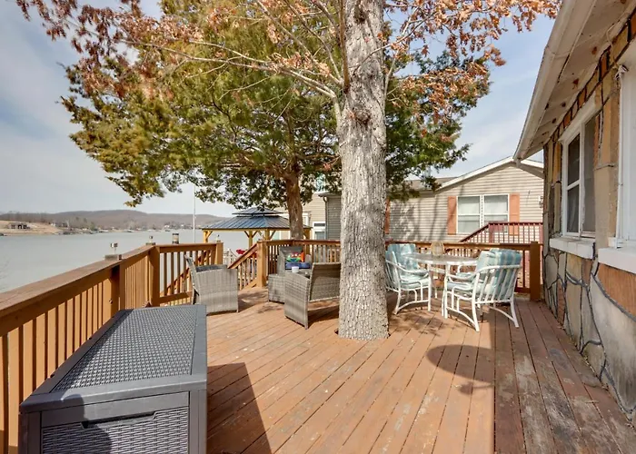 Cozy Camdenton Cottage W/ Deck + Boat Dock Access!