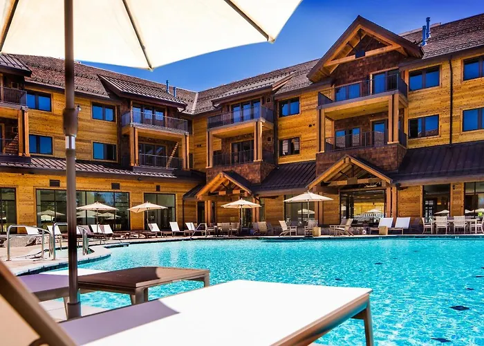 Luxury Residence - Gondola Across The Street Condo