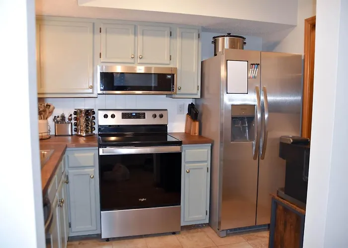 Cozy Mountain Getaway! Mountain Views! 2 Bed, 2 Bath, Sleeps 6