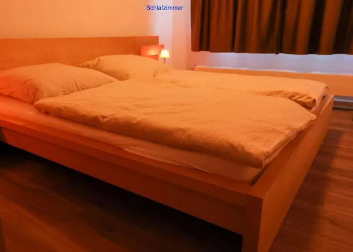 Freundliche Wohnung Mit Parkplatz Und Terrasse