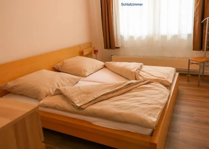 Freundliche Wohnung Mit Parkplatz Und Terrasse