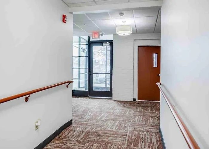 Modern Loft Style On Monroe By Dwtn & Park Ave