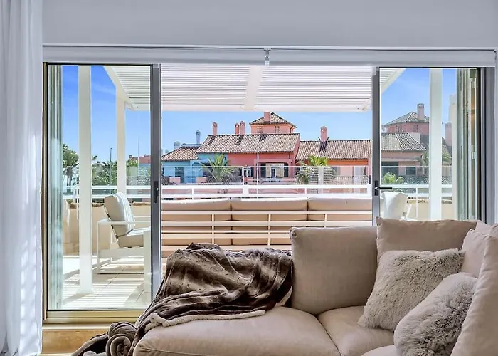 Yolo Spaces - Sotogrande Ocean View Penthouse