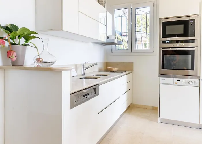 Sea View Apartment With Private Secure Parking 1
