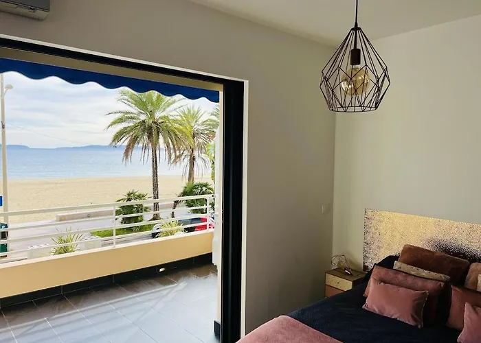 T2 Panoramic Seaview: Beachfront Comfort for Two