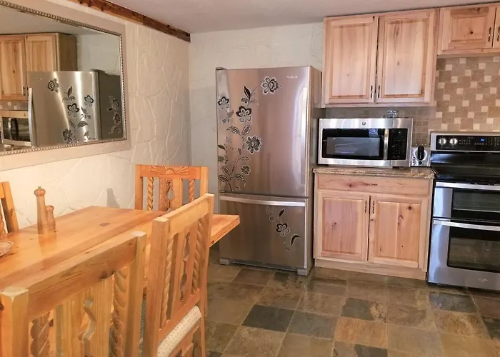 Your Comfy Home In Colorado Springs
