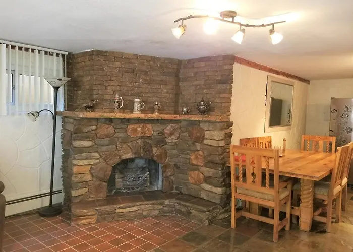 Your Comfy Home In Colorado Springs