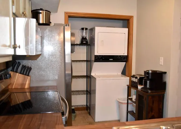 Cozy Mountain Getaway! Mountain Views! 2 Bed, 2 Bath, Sleeps 6