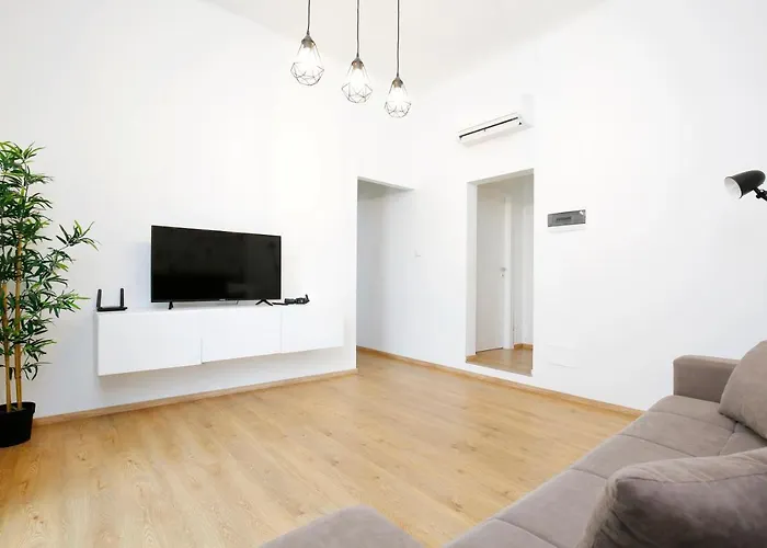 Appartamenti Diffusi Di Villa Fiorita Con Accesso Alle Piscine Della Struttura Principale