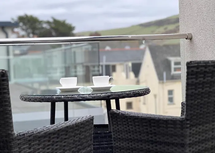 10 Putsborough - Luxury Apartment At Byron Woolacombe, Only 4 Minute Walk To Woolacombe Beach!