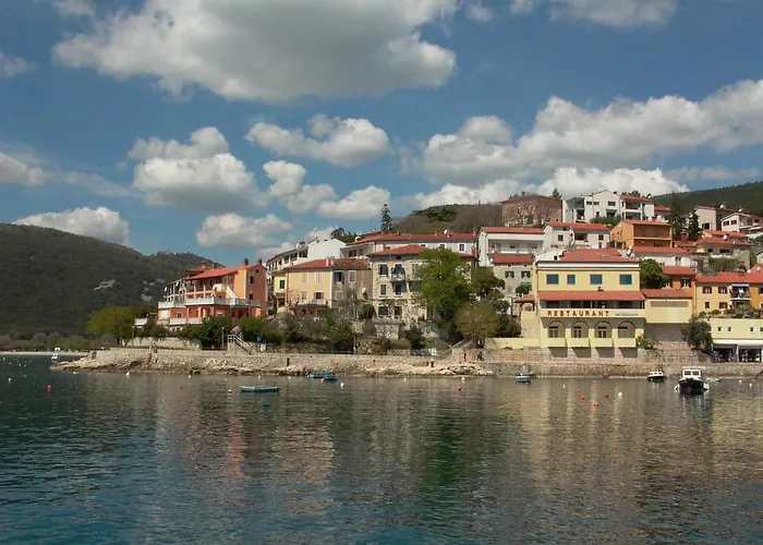 Beautiful Seaside 2 Bedroom Apartment Babina