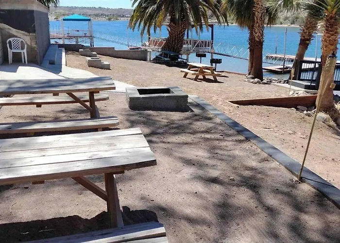 3 Bedroom, 2 Bath 1 Min Walk To The Beach