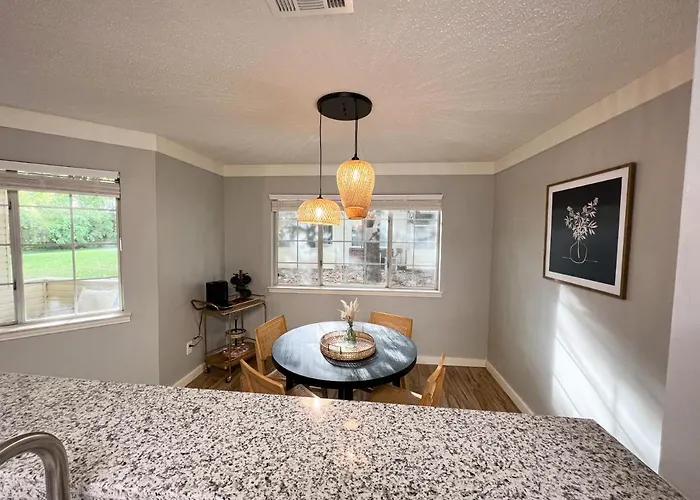 The Cozy Bohemian In Mid-City!