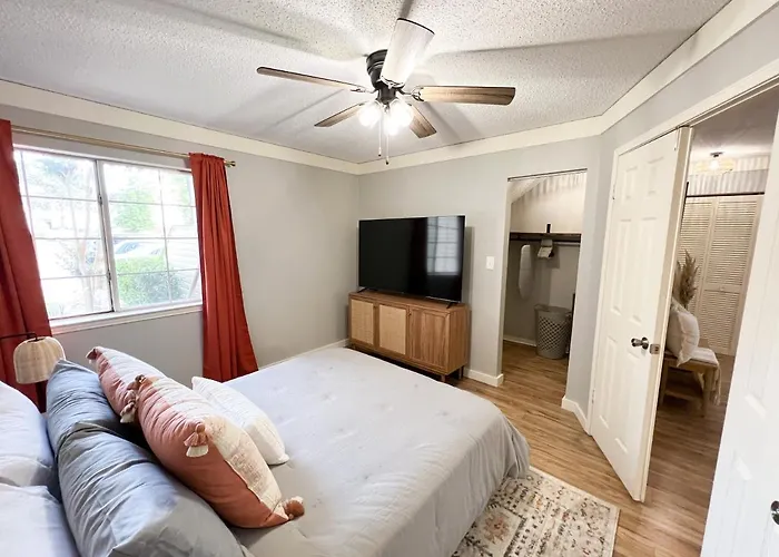 The Cozy Bohemian In Mid-City!