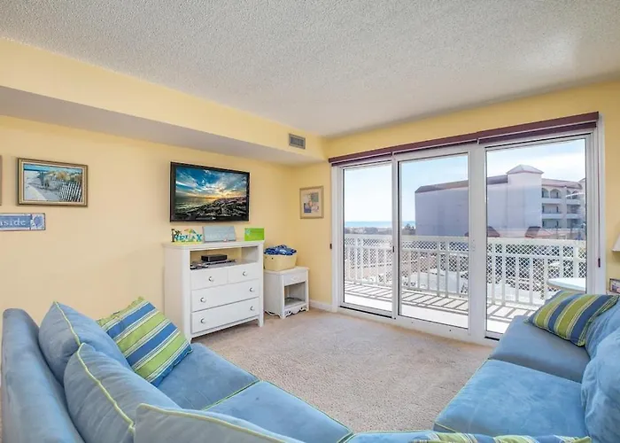 1B/1B Condo With Ocean Views, Resort Style, Free Wifi, Few Steps To The Beach!!
