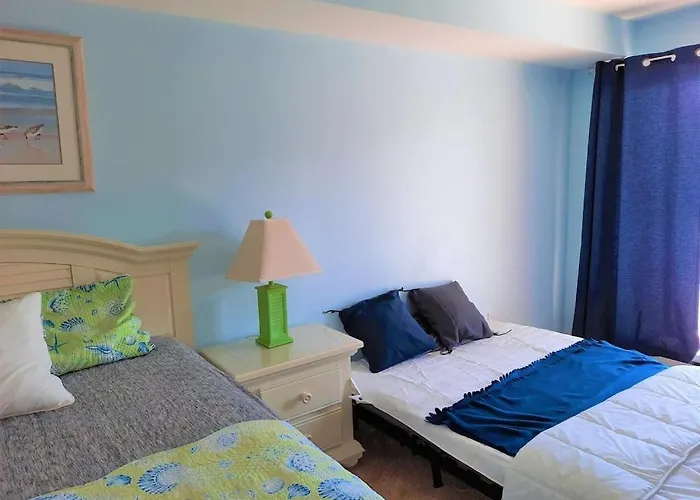1B/1B Condo With Ocean Views, Resort Style, Free Wifi, Few Steps To The Beach!!