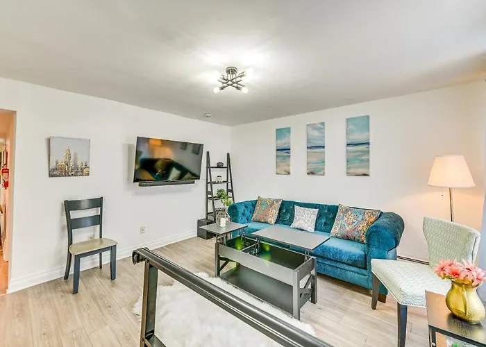 Walk To Downtown Albany: Ten Broeck Triangle Apt!