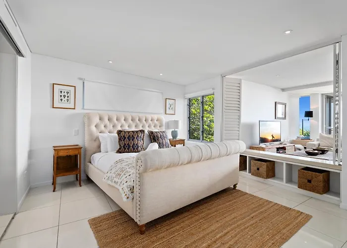 Waves 11 - Beachfront - Sleeps 8