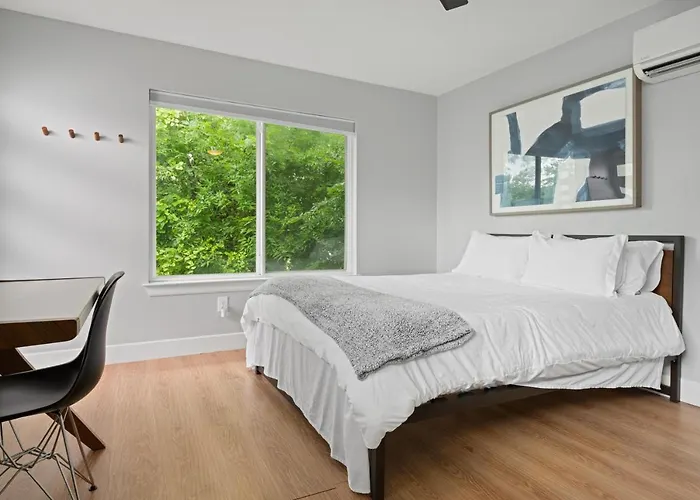 Detached 1 Bed 1 Bath In-Law Suite 3 Miles From Downtown!