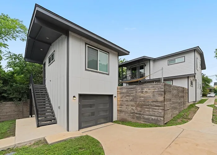 Detached 1 Bed 1 Bath In-Law Suite 3 Miles From Downtown!