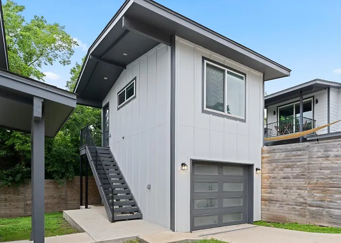 Detached 1 Bed 1 Bath In-Law Suite 3 Miles From Downtown!