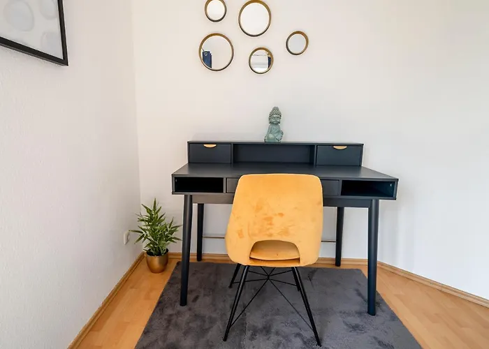 Penthouse-Suite Near University