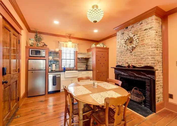 Victorian Vacation Rental Apt In Downtown New Bern