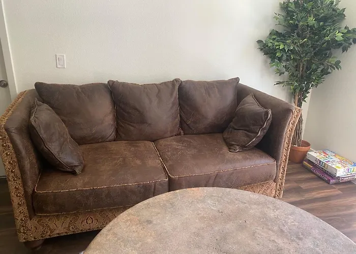 Hotel near College: Luxury Apartment In Downtown Las Vegas