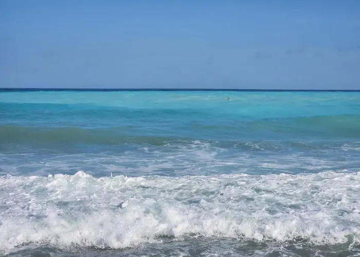 Beachfront Apartment, Quiet 4 Beds, 1 Bath, Ac, Wi-Fi, Hot Water, In Paraiso Near Los Patos