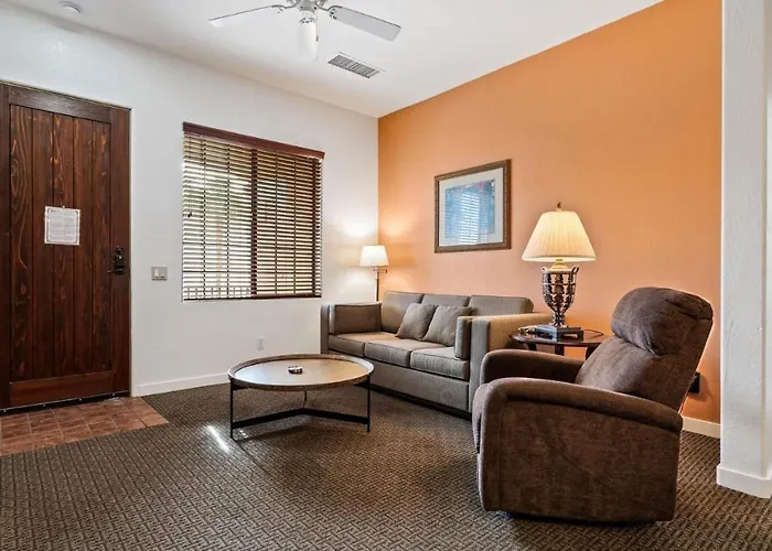 Clr100 Private 1 Bedroom W Spacious Living Area