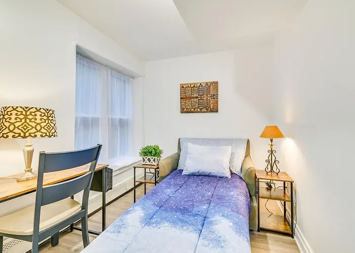 Walk To Downtown Albany: Ten Broeck Triangle Apt!