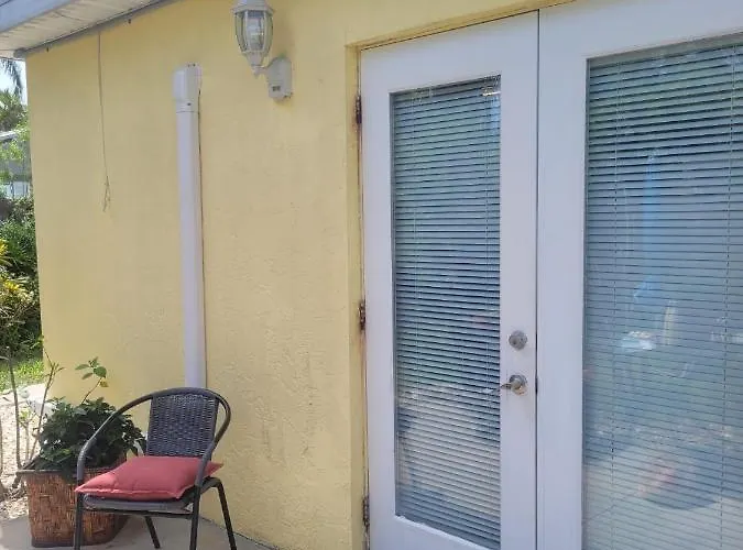 ~ Cozy In-Law Apartment Close To Siesta Key ~
