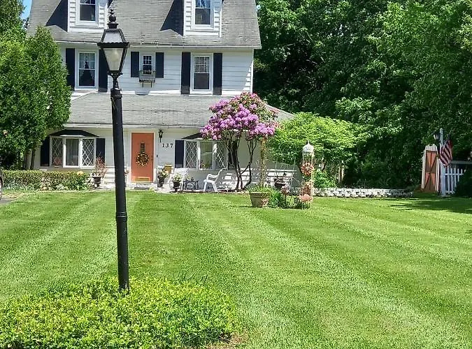 Elegantly English Catskills