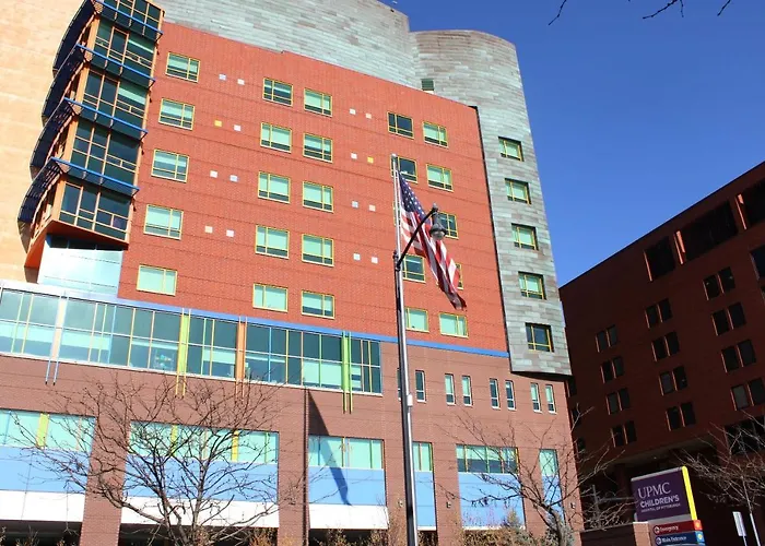 Steps Away From Hospital - 2 Queen Bed - City View