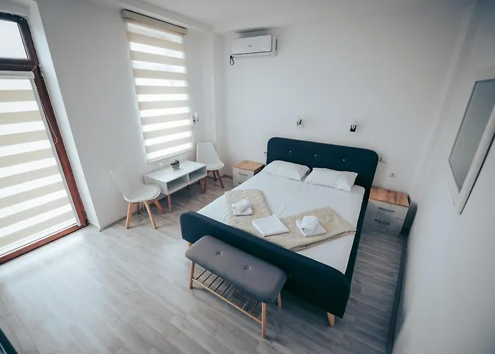 Nestor Apartments