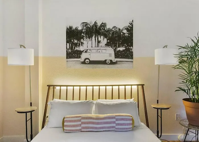 Mokulua Studio Suite. Hoʻoluʻolu